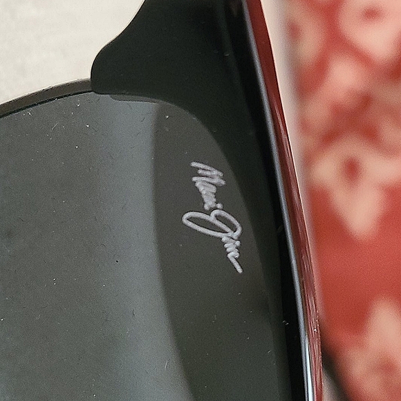 Maui Jim Kawika Gloss Black w/ Neutral Grey Lens - Picture 12 of 13